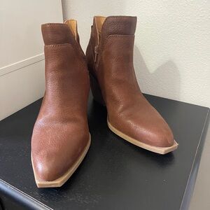 Crown Vintage- Stavie Brown Leather Ankle Boots